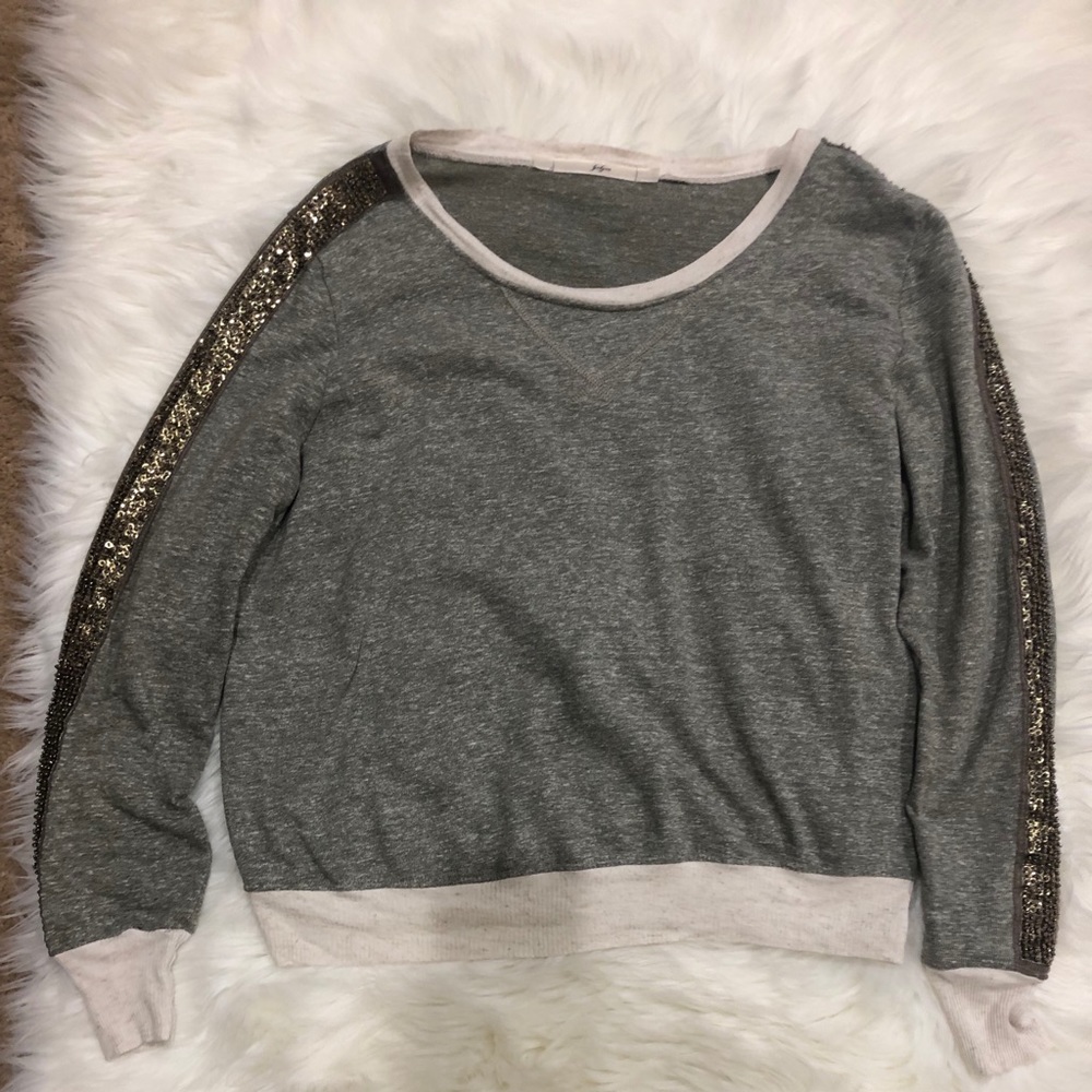 Gibgon. Lovely Sweater  With Embellishment.